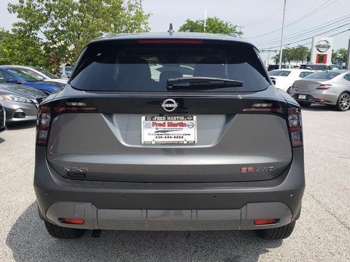 2025 Nissan Kicks SR