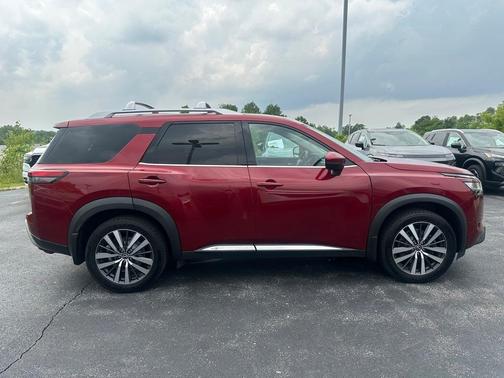 2022 Nissan Pathfinder Platinum
