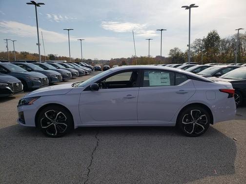2025 Nissan Altima SR