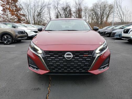 2025 Nissan Altima SR