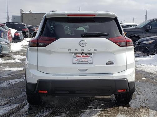 2026 Nissan Rogue SV