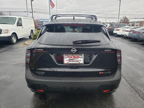 2025 Nissan Kicks SR