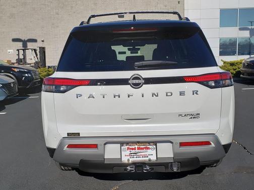 2025 Nissan Pathfinder Platinum