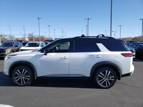 2025 Nissan Pathfinder Platinum
