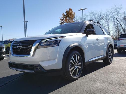 2025 Nissan Pathfinder Platinum