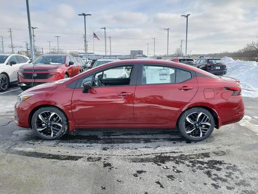 2025 Nissan Versa 1.6 SR