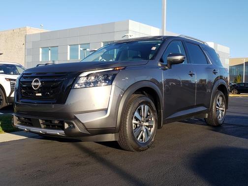 2025 Nissan Pathfinder SL