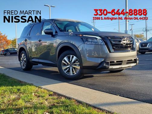 2025 Nissan Pathfinder SL