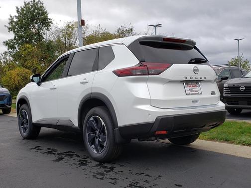 2026 Nissan Rogue SV