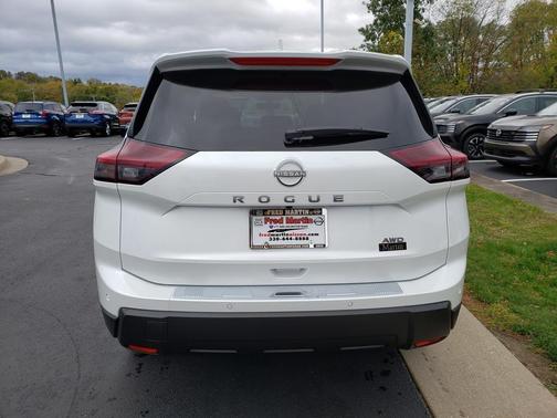 2026 Nissan Rogue SV