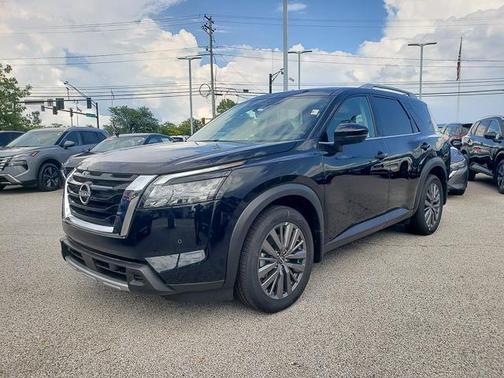 2025 Nissan Pathfinder SL