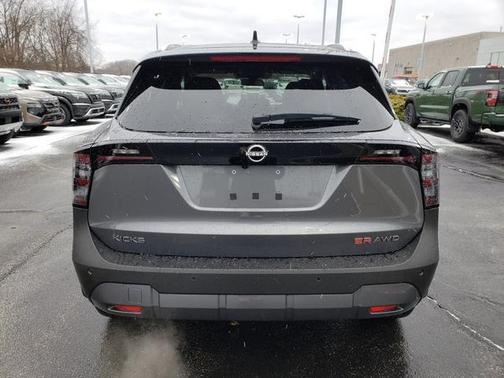 2025 Nissan Kicks SR