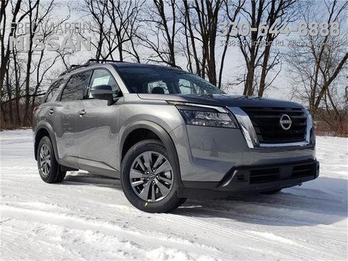 2025 Nissan Pathfinder SV