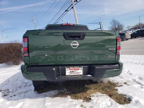 2025 Nissan Frontier SV
