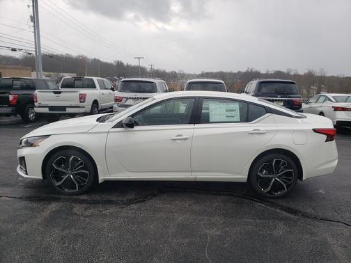 2025 Nissan Altima SR