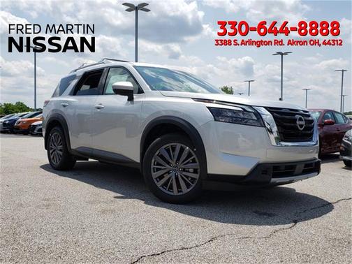 2025 Nissan Pathfinder SL