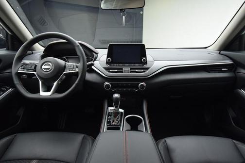 White 2025 Nissan Altima SR