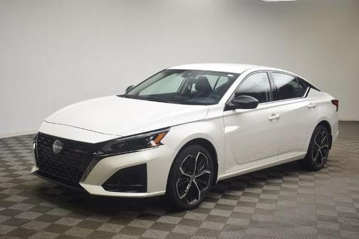 White 2025 Nissan Altima SR