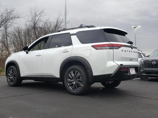 2026 Nissan Pathfinder SV