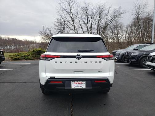 2026 Nissan Pathfinder SV