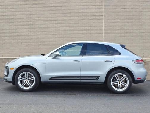 Dolomite Silver Metallic 2024 Porsche Macan