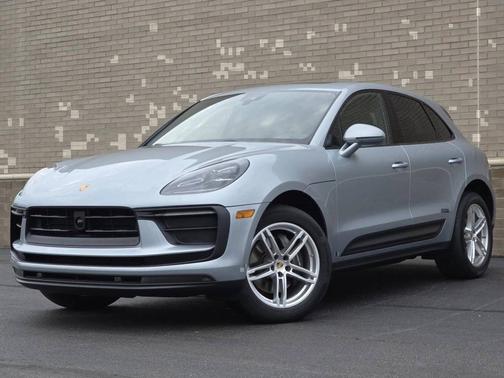Dolomite Silver Metallic 2024 Porsche Macan