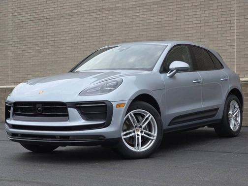Dolomite Silver Metallic 2024 Porsche Macan