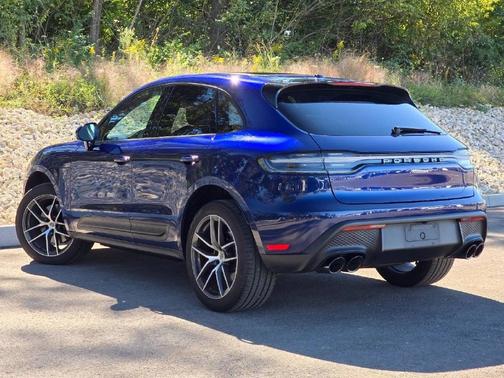 Gentian Blue Metallic 2025 Porsche Macan