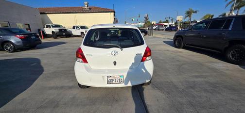 White 2009 Toyota Yaris Base