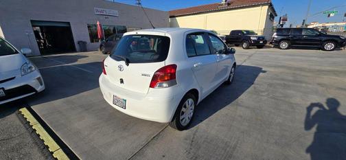 White 2009 Toyota Yaris Base
