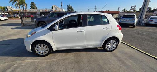 White 2009 Toyota Yaris Base