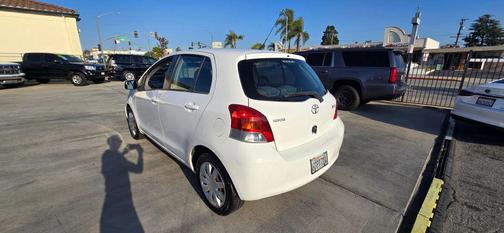White 2009 Toyota Yaris Base