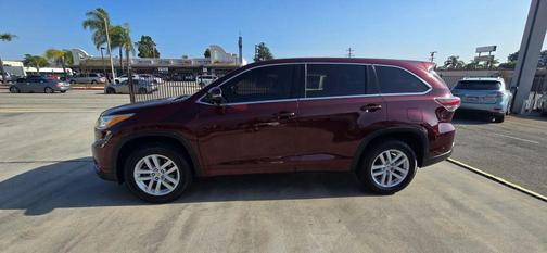 Red 2015 Toyota Highlander LE
