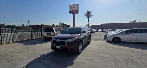 Red 2015 Toyota Highlander LE