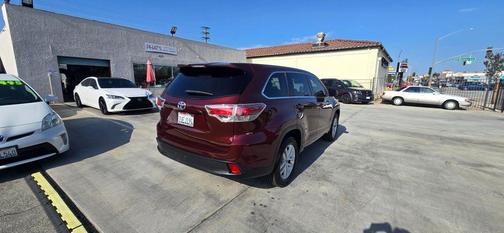 Red 2015 Toyota Highlander LE