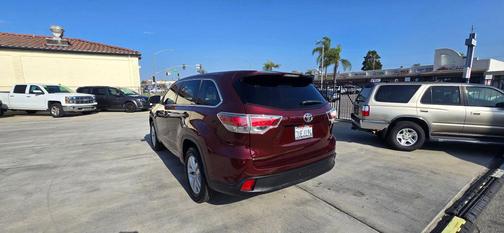 Red 2015 Toyota Highlander LE