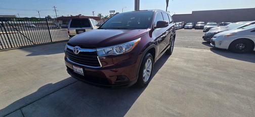 Red 2015 Toyota Highlander LE
