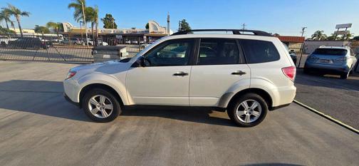 White 2012 Subaru Forester 2.5X