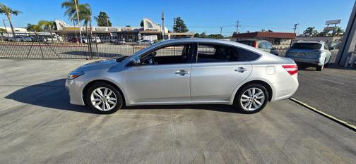 Silver 2014 Toyota Avalon XLE Premium