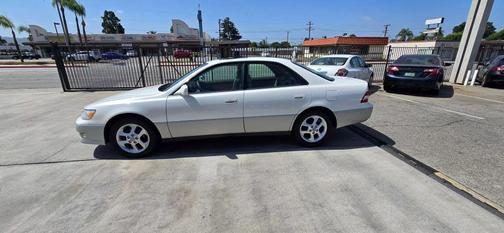 2000 Lexus ES 300 Base