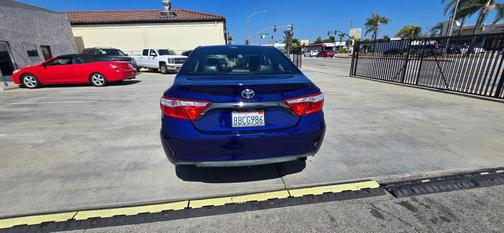 Blue 2016 Toyota Camry SE