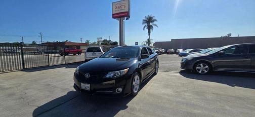 Black 2012 Toyota Camry SE