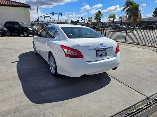 2010 Nissan Maxima SV
