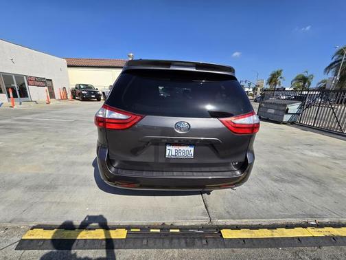 2015 Toyota Sienna LE