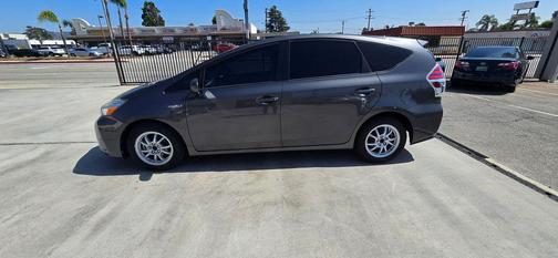 2016 Toyota Prius v Three