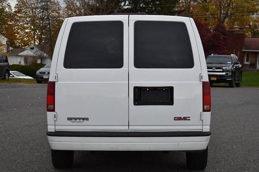 2003 GMC Safari Base