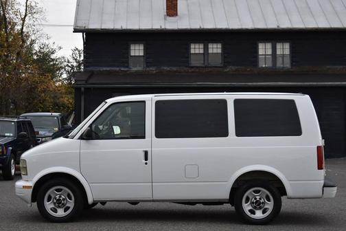 2003 GMC Safari Base