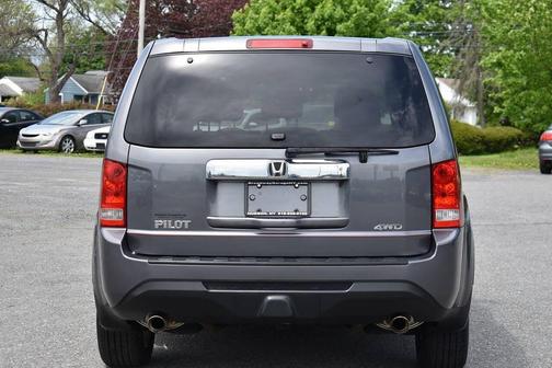 Modern Steel Metallic 2014 Honda Pilot EX