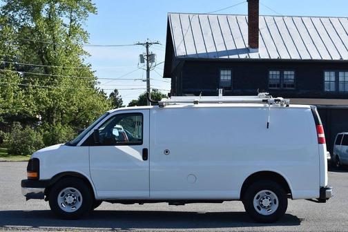 Summit White 2014 Chevrolet Express 2500 LT