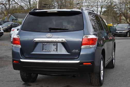 Shoreline Blue Pearl 2012 Toyota Highlander SE